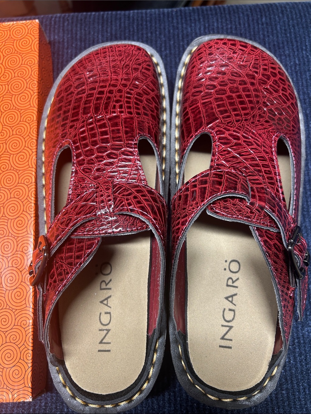 INGARÖ Women's Red Croc-Embossed Mary Jane Dress Shoes